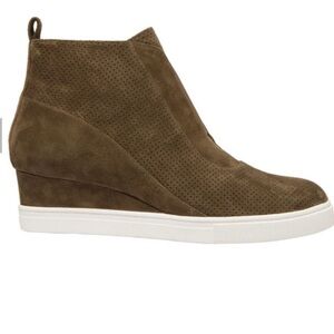 Linea Paolo ANNA. Low Heel Wedge Sneaker Dark Olive Perforated Suede Size 6
